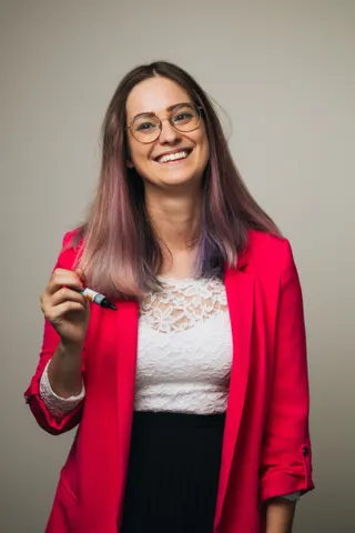 Veronika Gábor with a marker in her hand